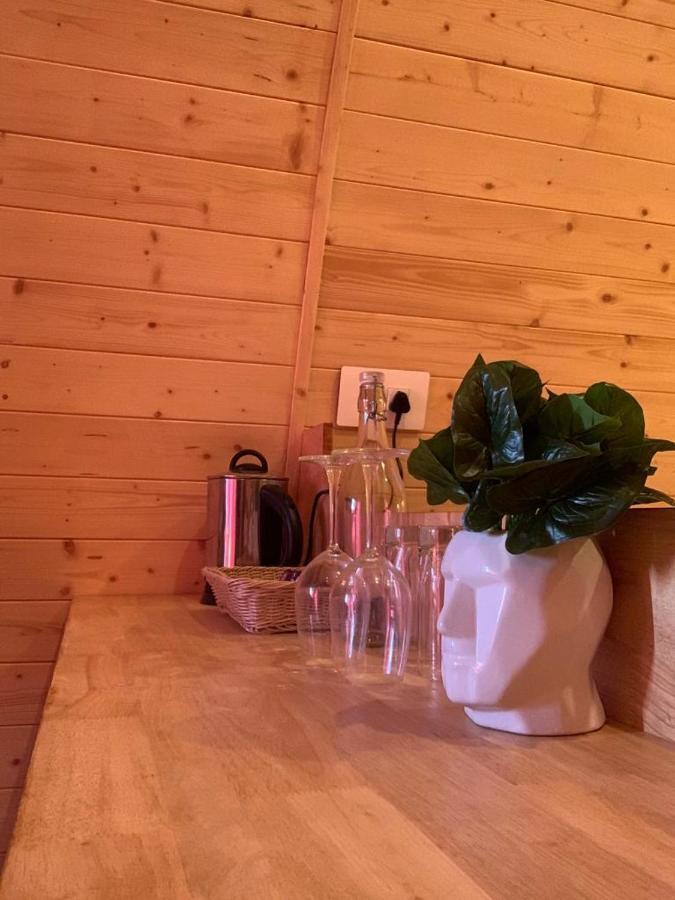 Cozy Capsules - Modern Hut Panzió Kukkal Kültér fotó